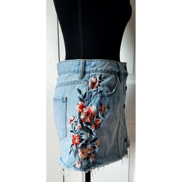 Pacsun Womens Blue Jean Denim Mini Skirt Floral Embroidered Button Up Sz 26 EUC - Picture 4 of 7